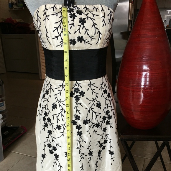 WHITE HOUSE BLACK MARKET STRAPLESS DRESS - Picture 4 of 7